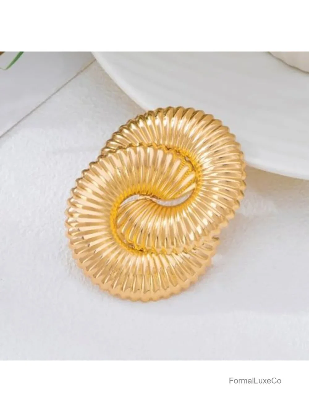 Chunky Gold Brooch Pin for Women - Vintage Irregular Geometric Statement Jewelry